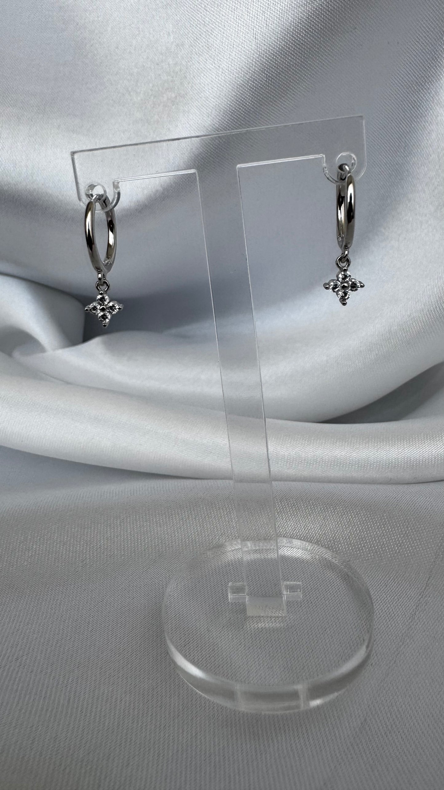 Brinco Argola com Flor com Zircônias Prata