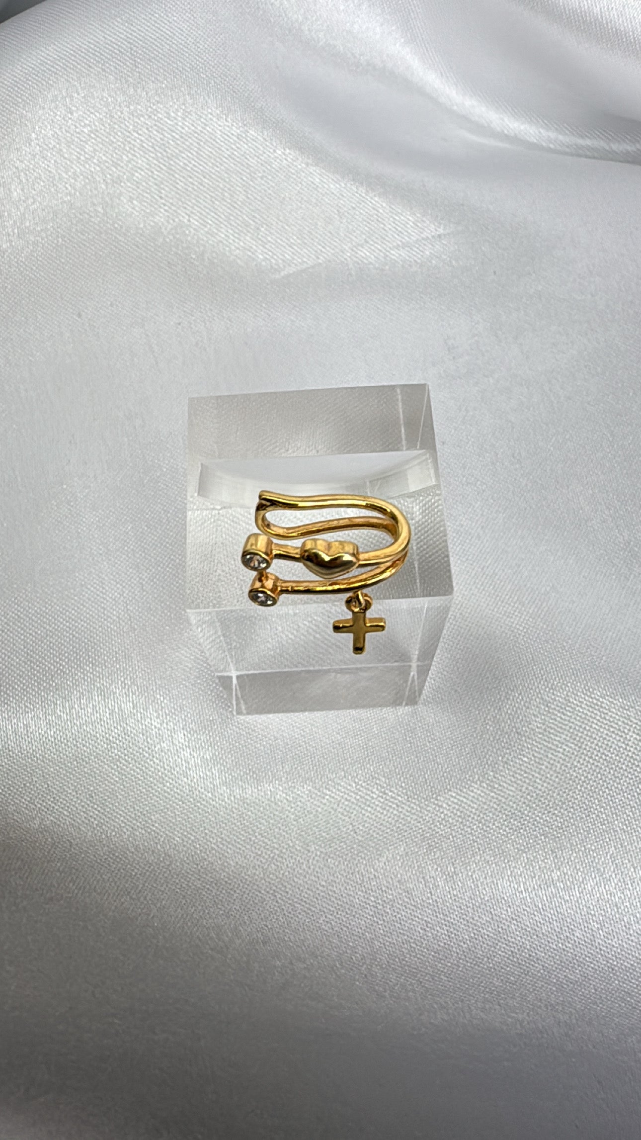 Piercing de Encaixe Dourado com Cruz