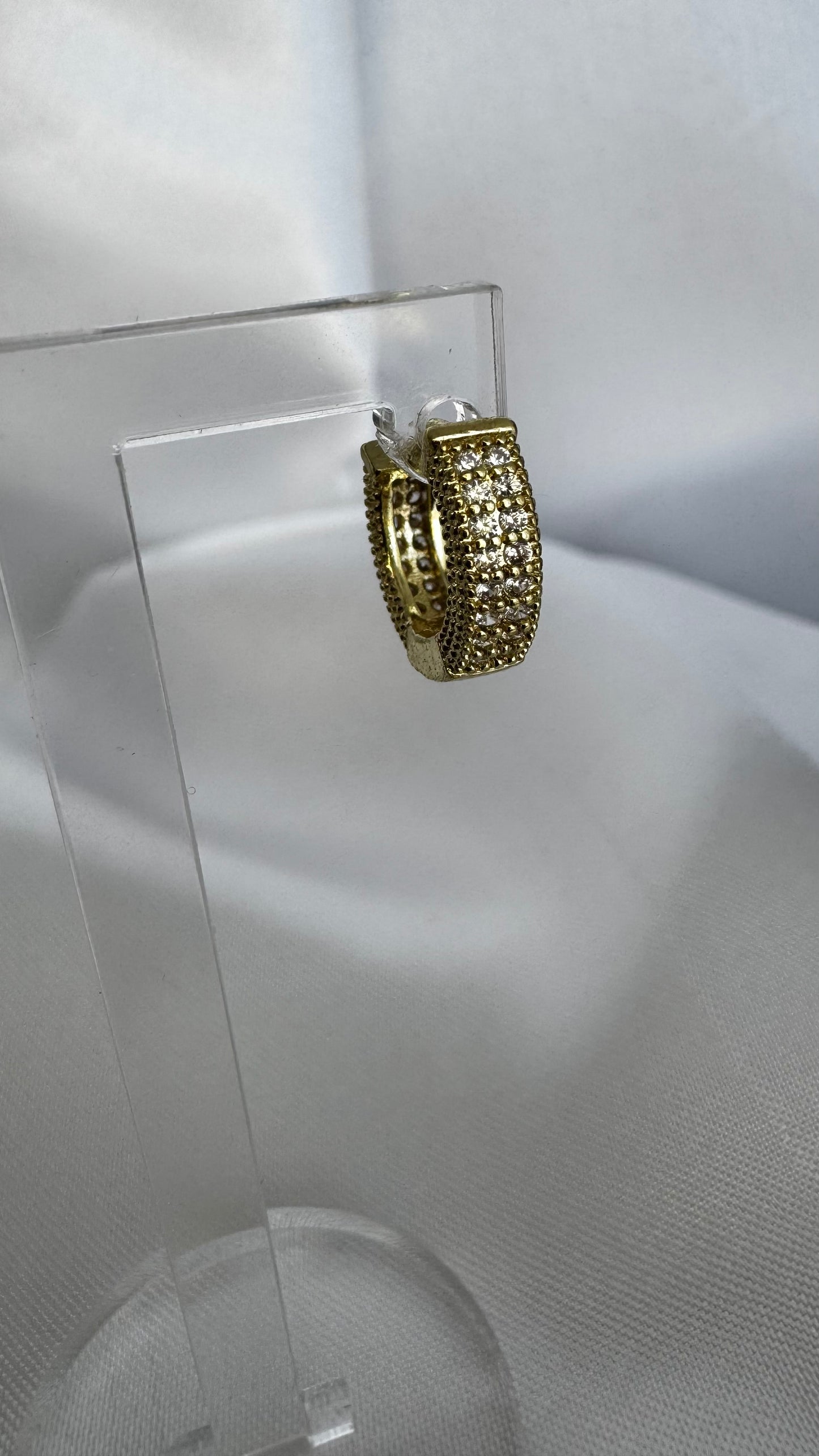 Brinco Argola Cravejada Com Zircônias Dourado