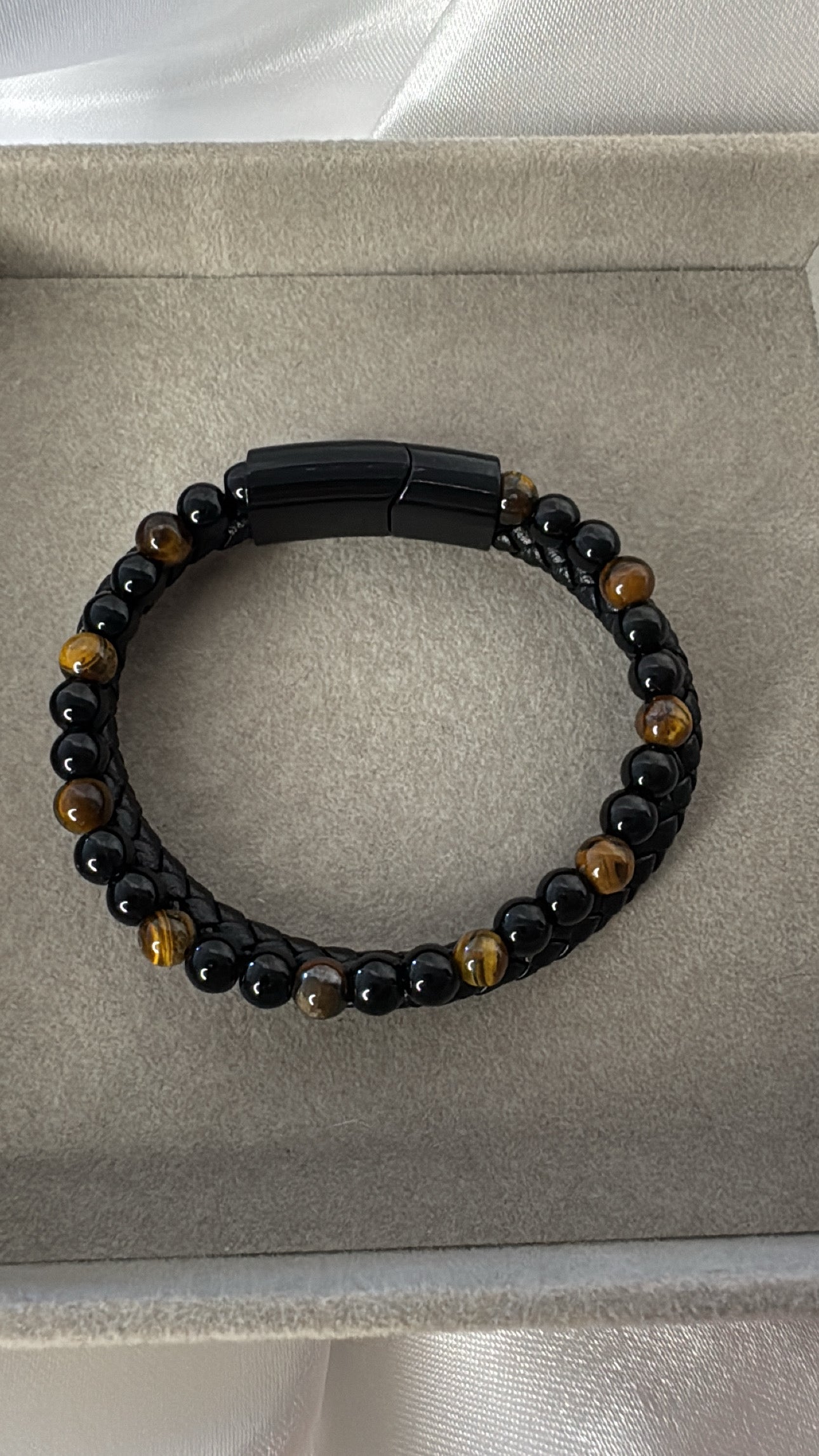 Pulseira Masculina com esferas olho de Tigre 19cm