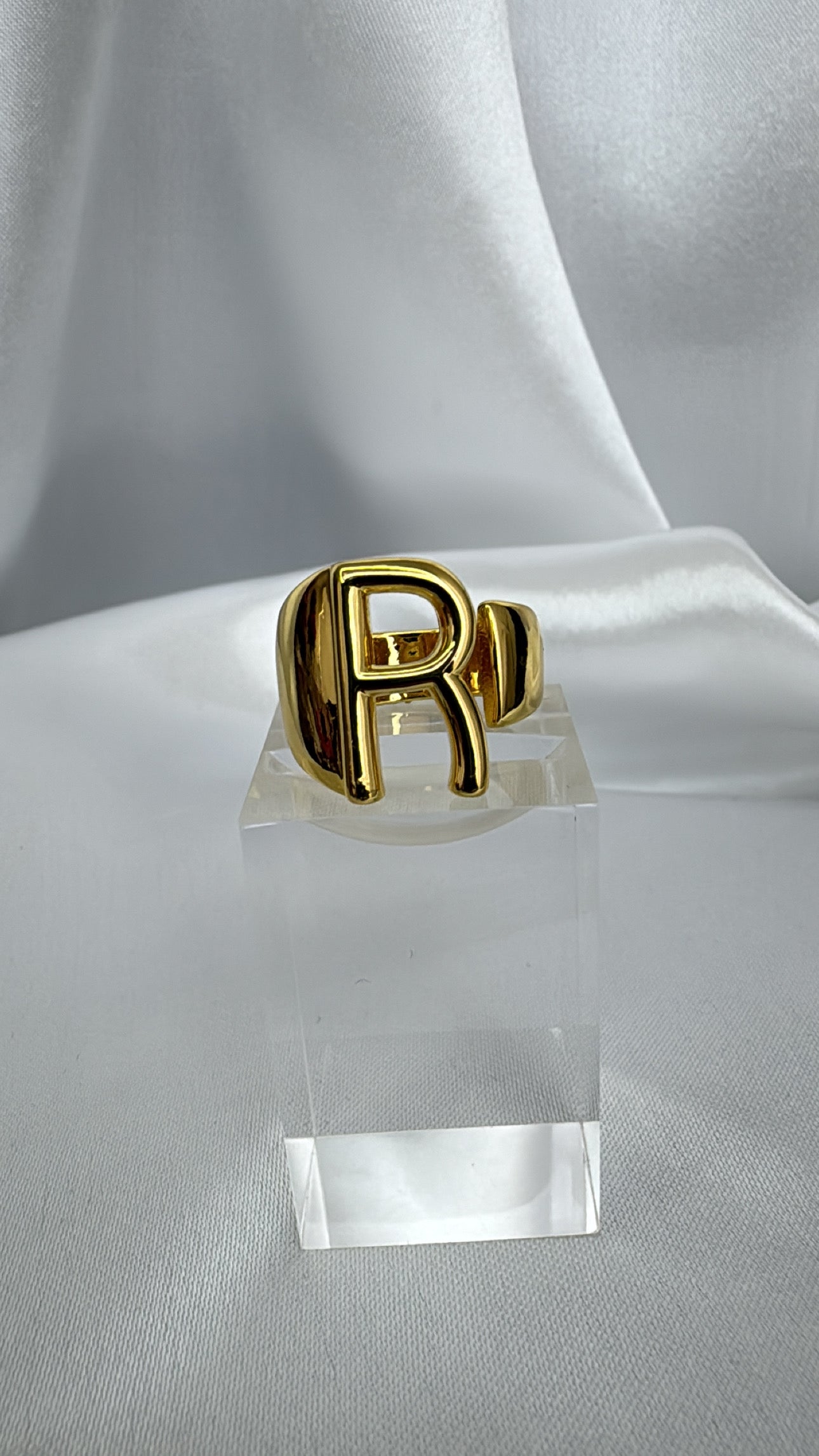 Anel R Regulável Dourado