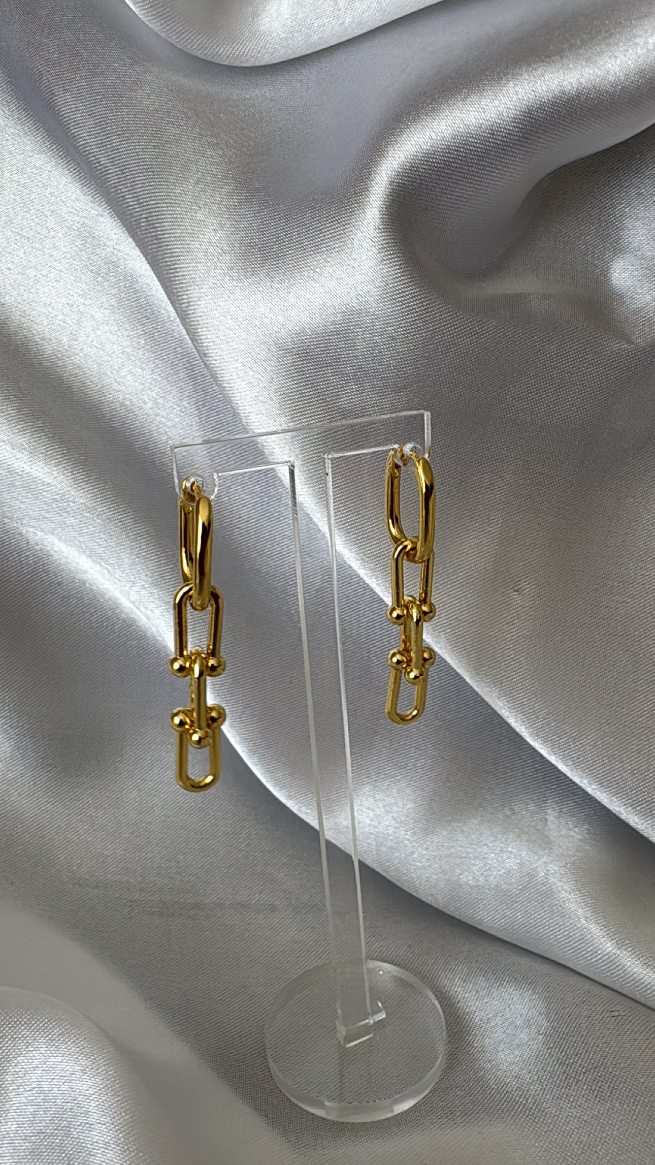 Brinco argola elos inps. Dourado
