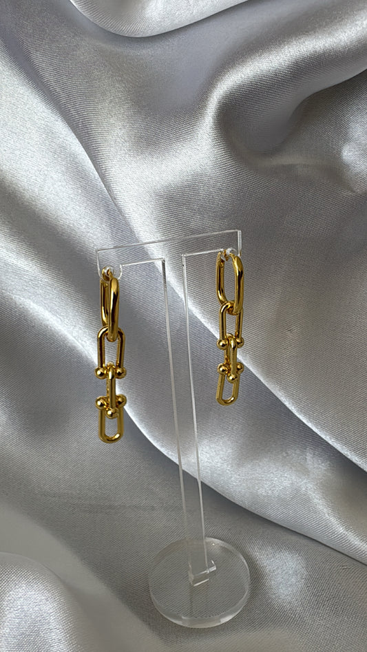 Brinco argola elos inps. Dourado