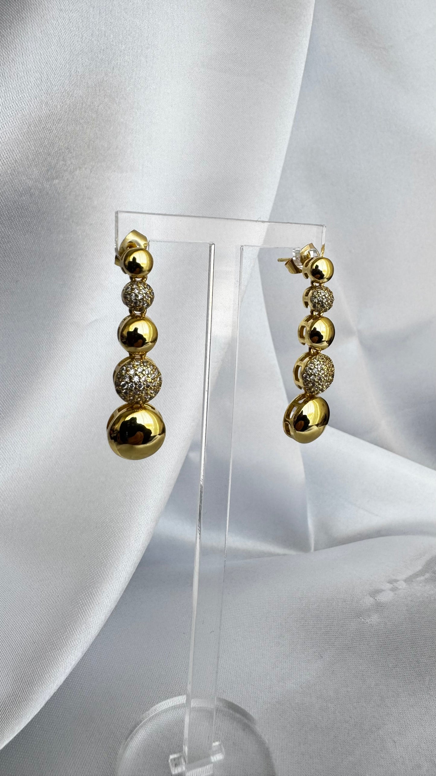 Brinco 5 Esferas com Zircônias