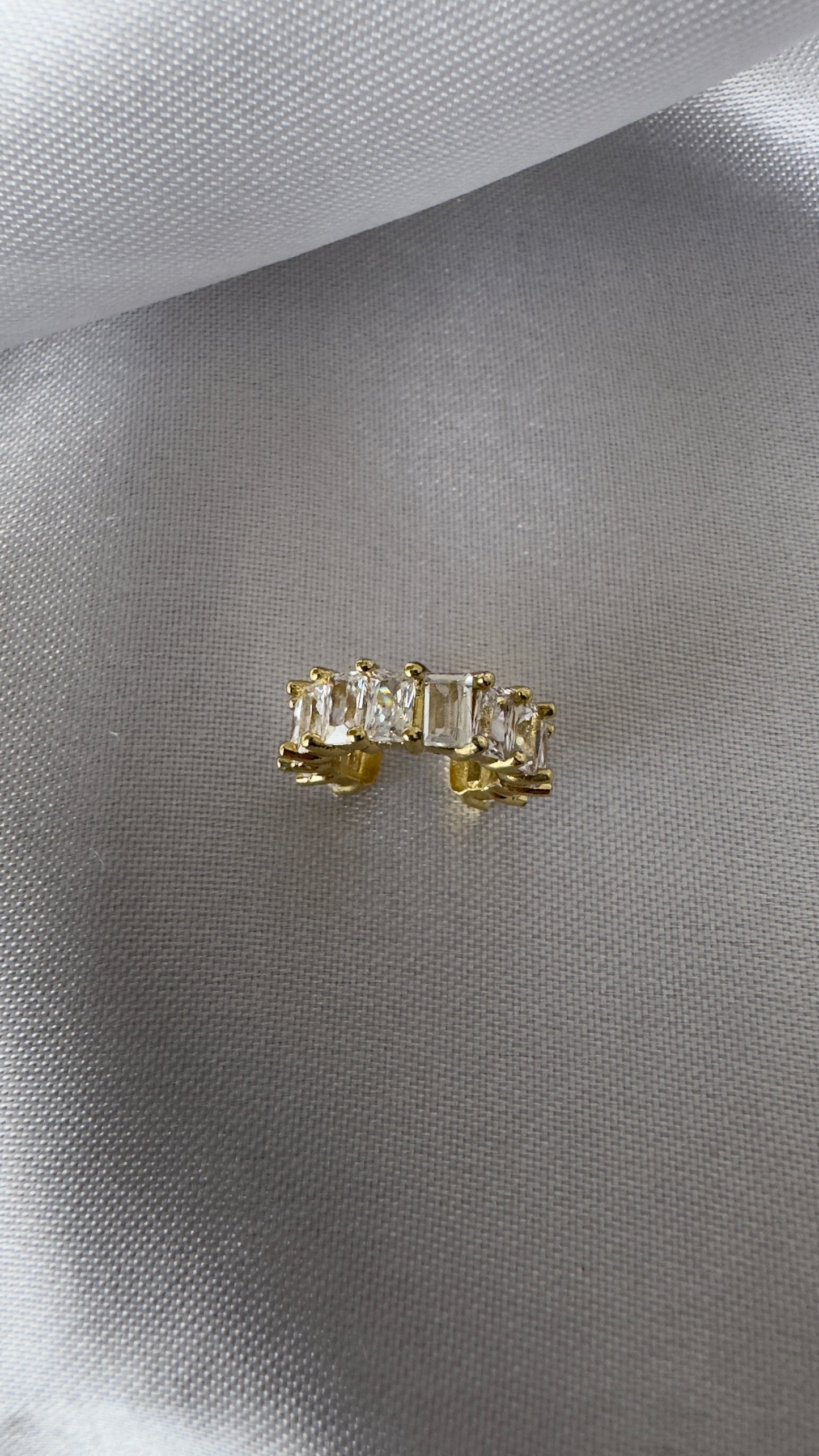 Piercing de encaixe cravejado com Zircônias Cristal