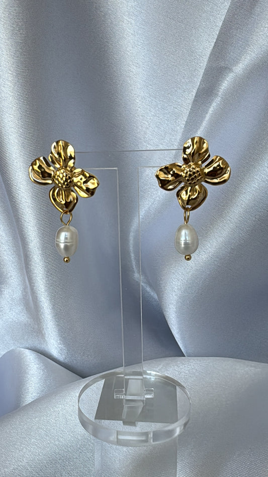 Brinco Flor com Pérola