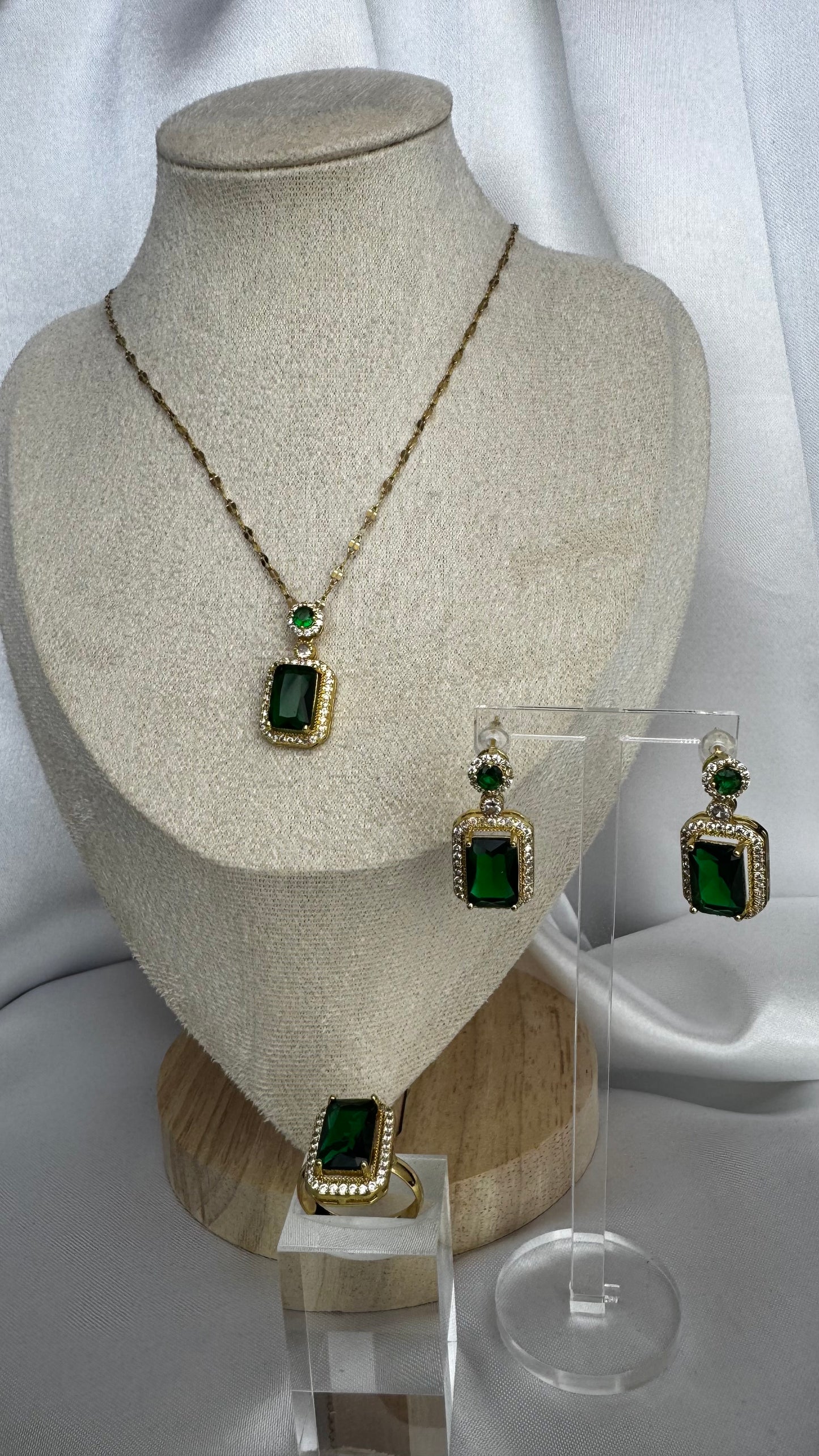 Conjunto Realeza Dourado e Verde Esmeralda
