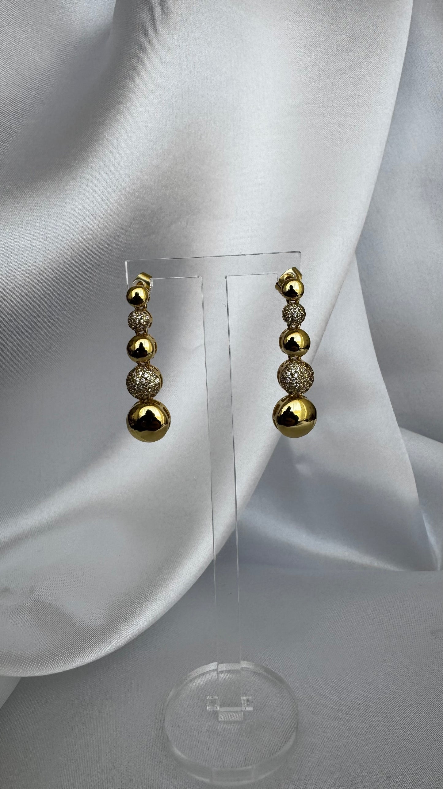 Brinco 5 Esferas com Zircônias