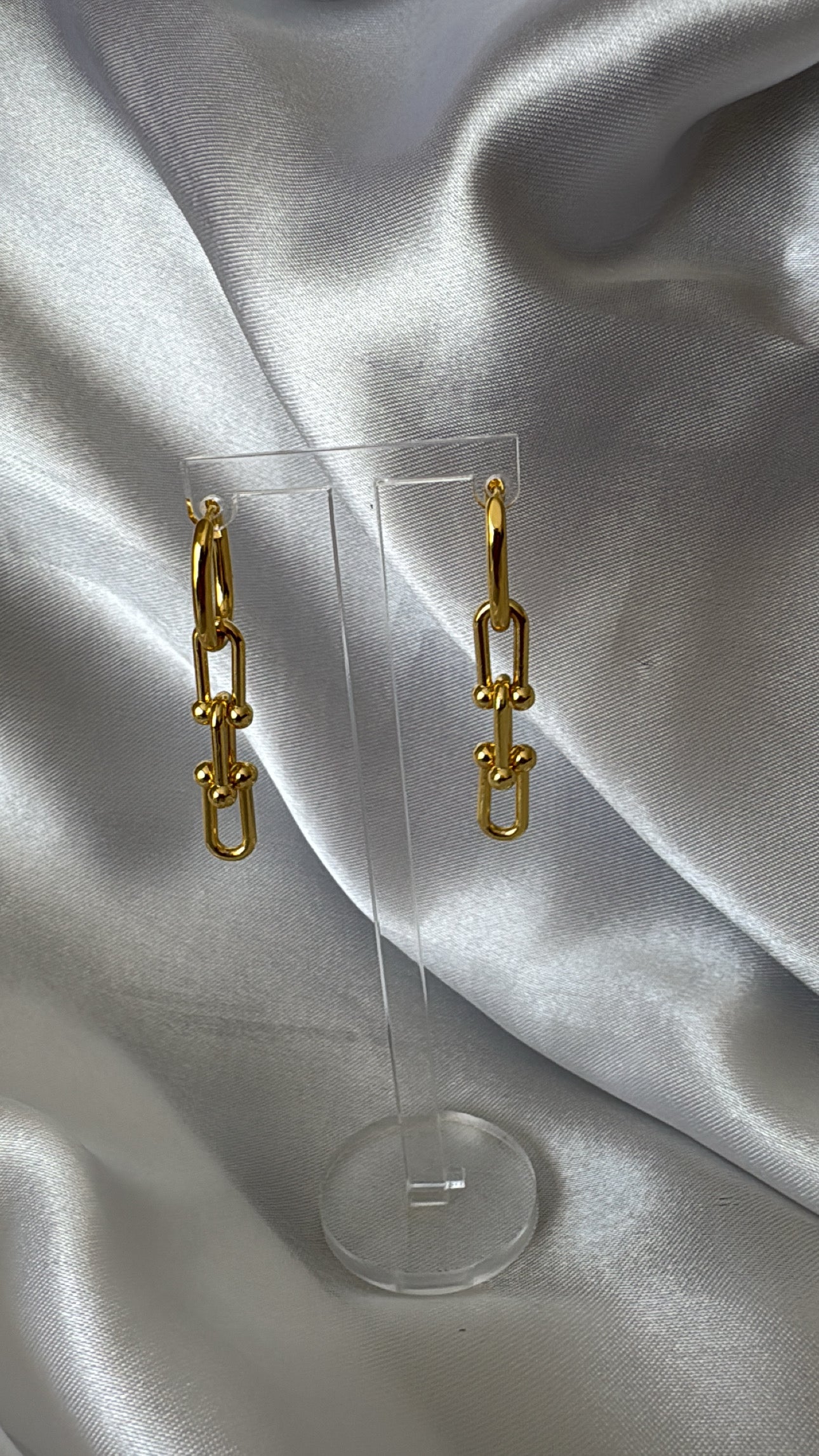 Brinco argola elos inps. Dourado