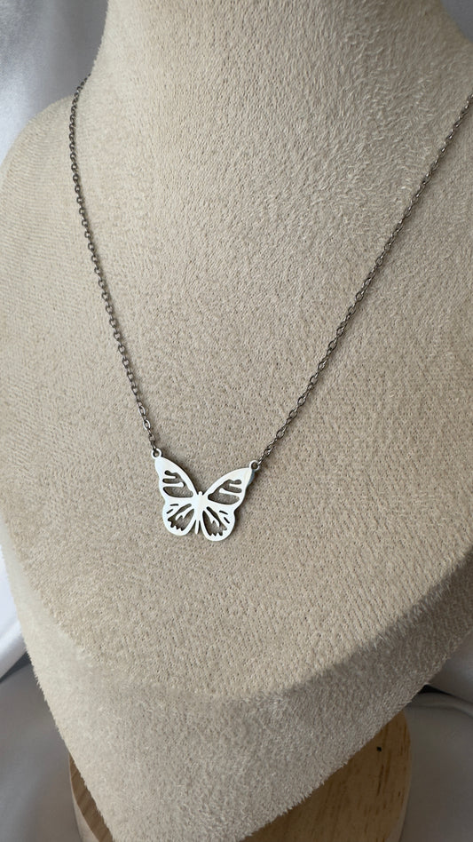 Colar Borboleta em Aço Prata