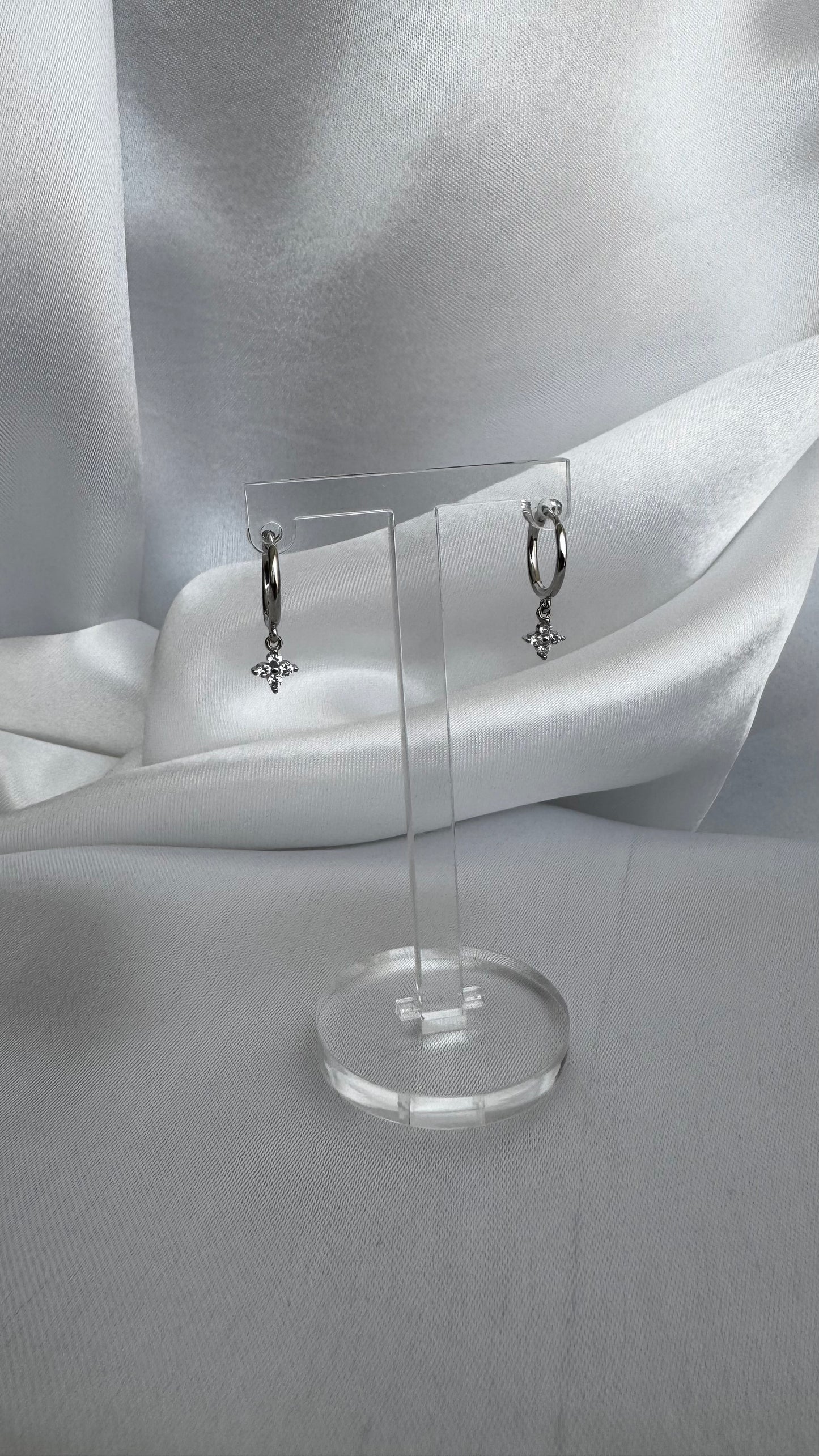 Brinco Argola com Flor com Zircônias Prata