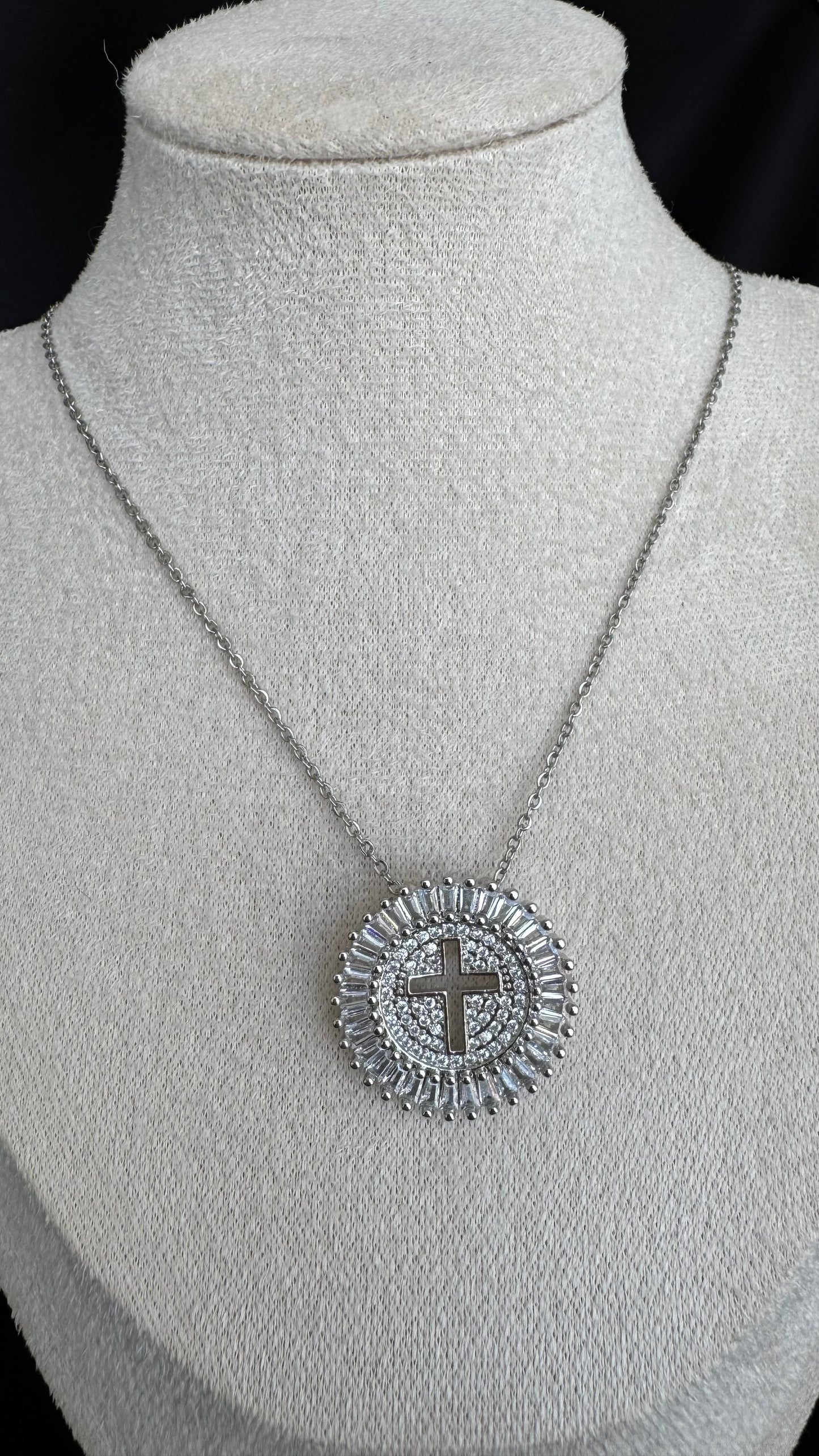 Colar Cruz Cravejada Prata
