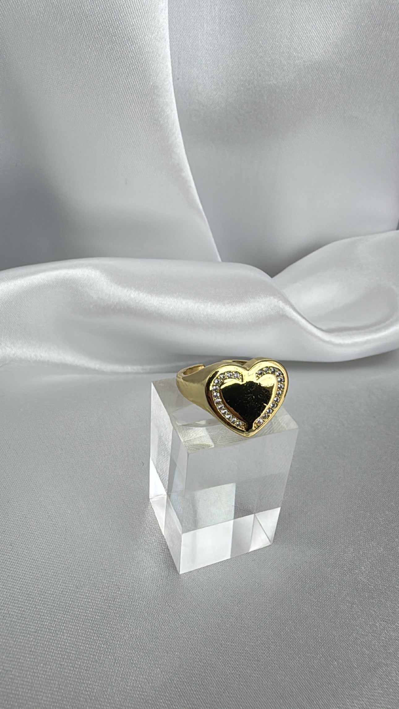 Anel Coração com Zircônias Regulável