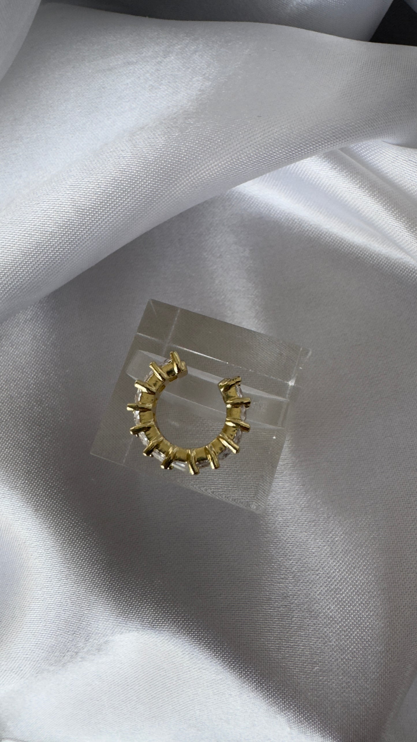 Piercing de encaixe cravejado com Zircônias Cristal