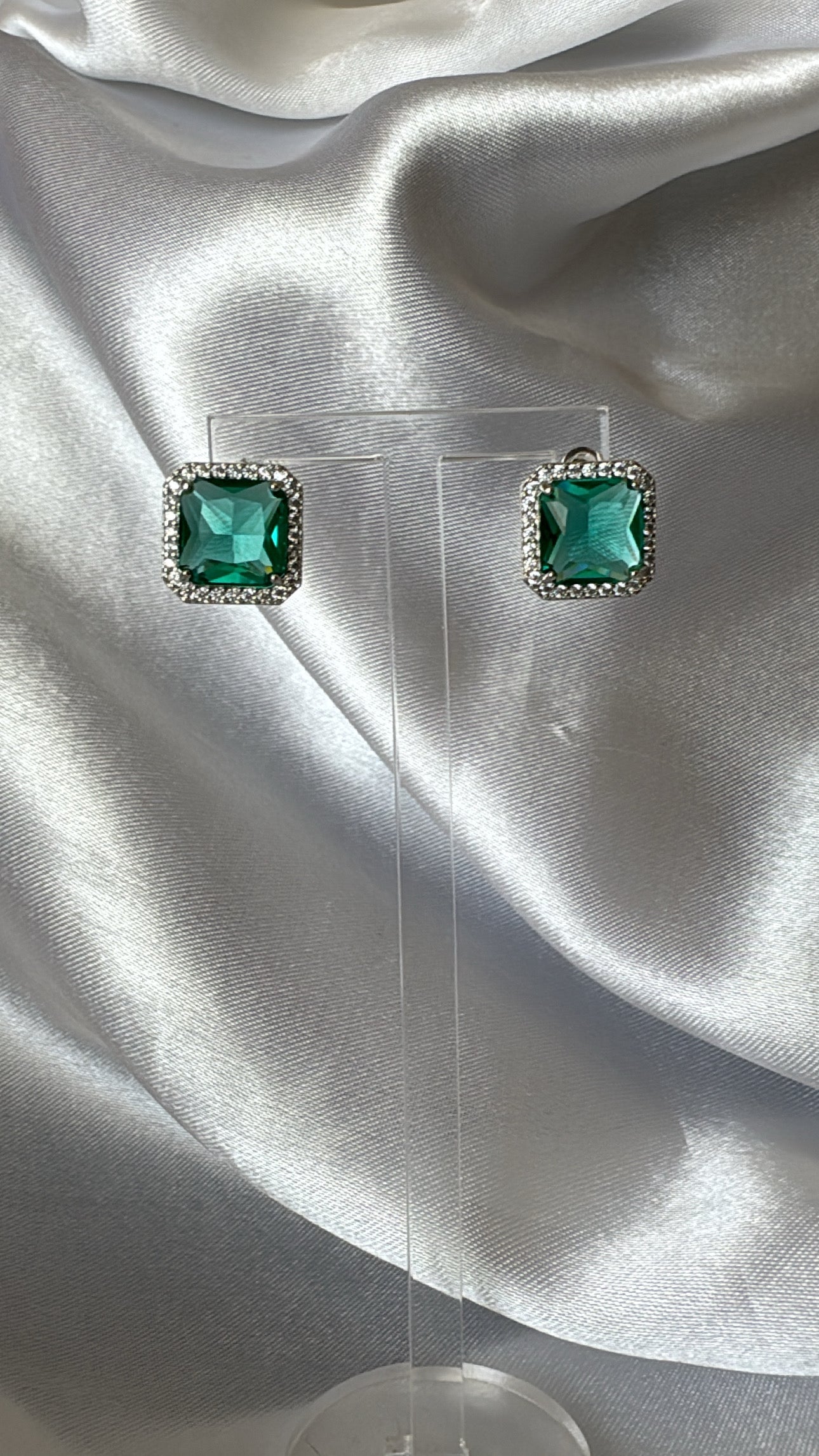 Brinco Verde água Quadrado com Zircônias