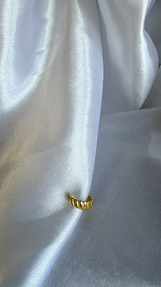 Piercing de Encaixe com Formato às Riscas Dourado