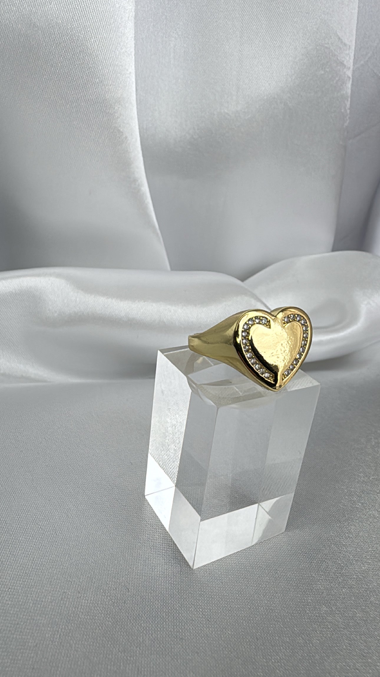 Anel Coração com Zircônias Regulável