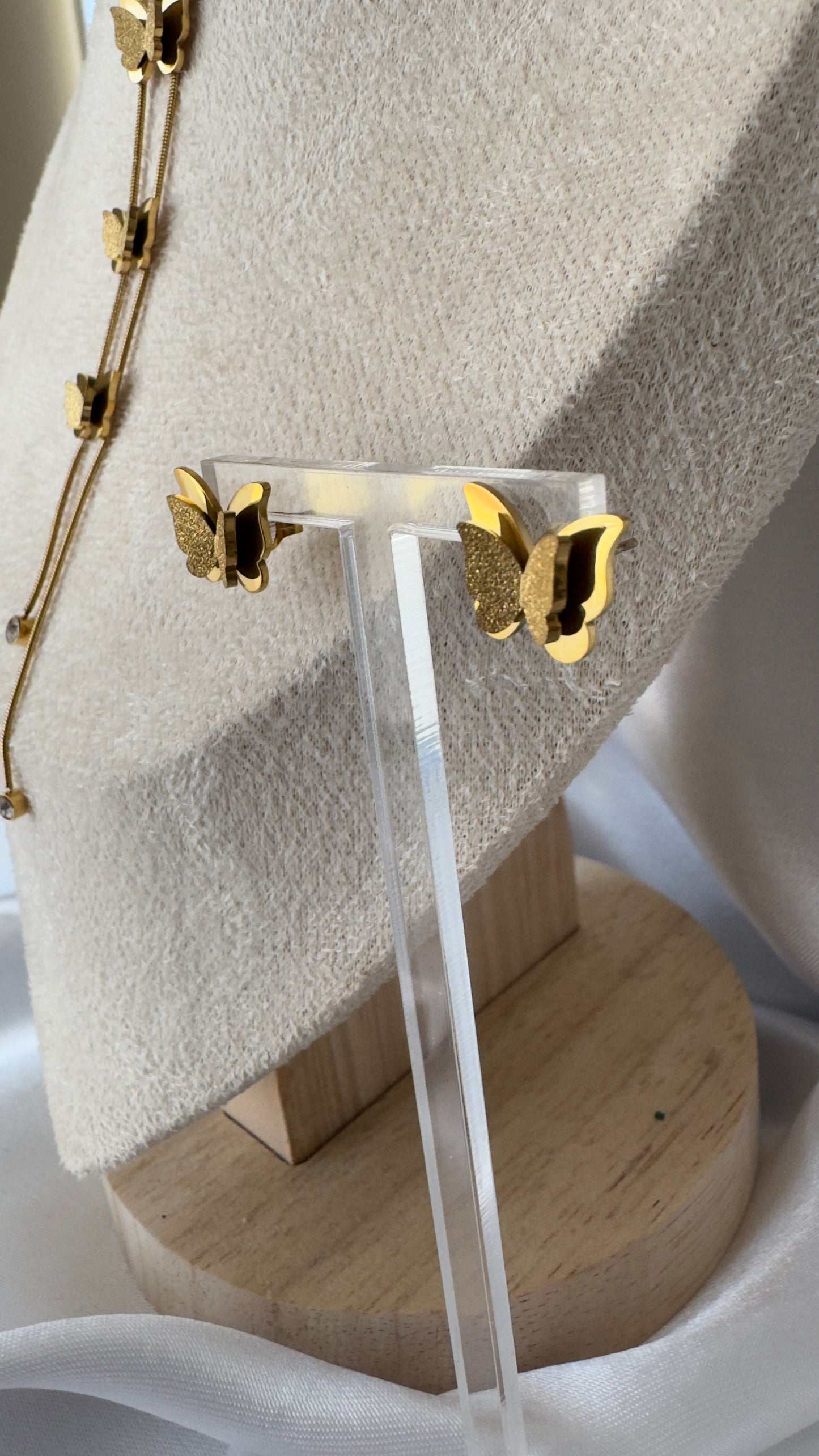 Conjunto Borboleta em Aço Dourado