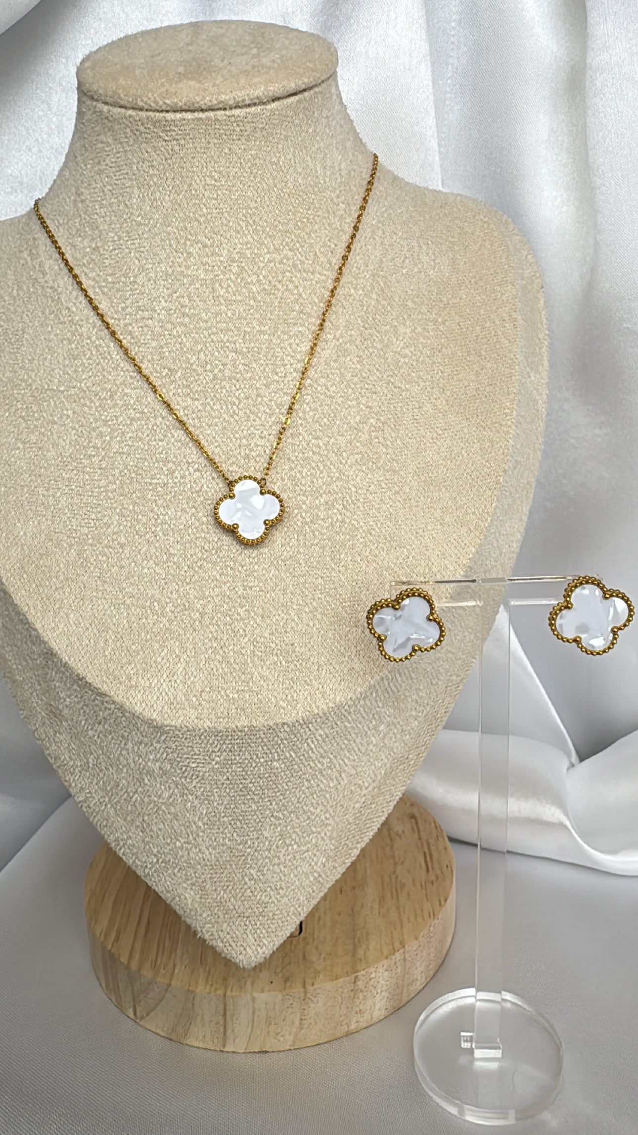 Conjunto Trevo Madre Pérola e Zircônias