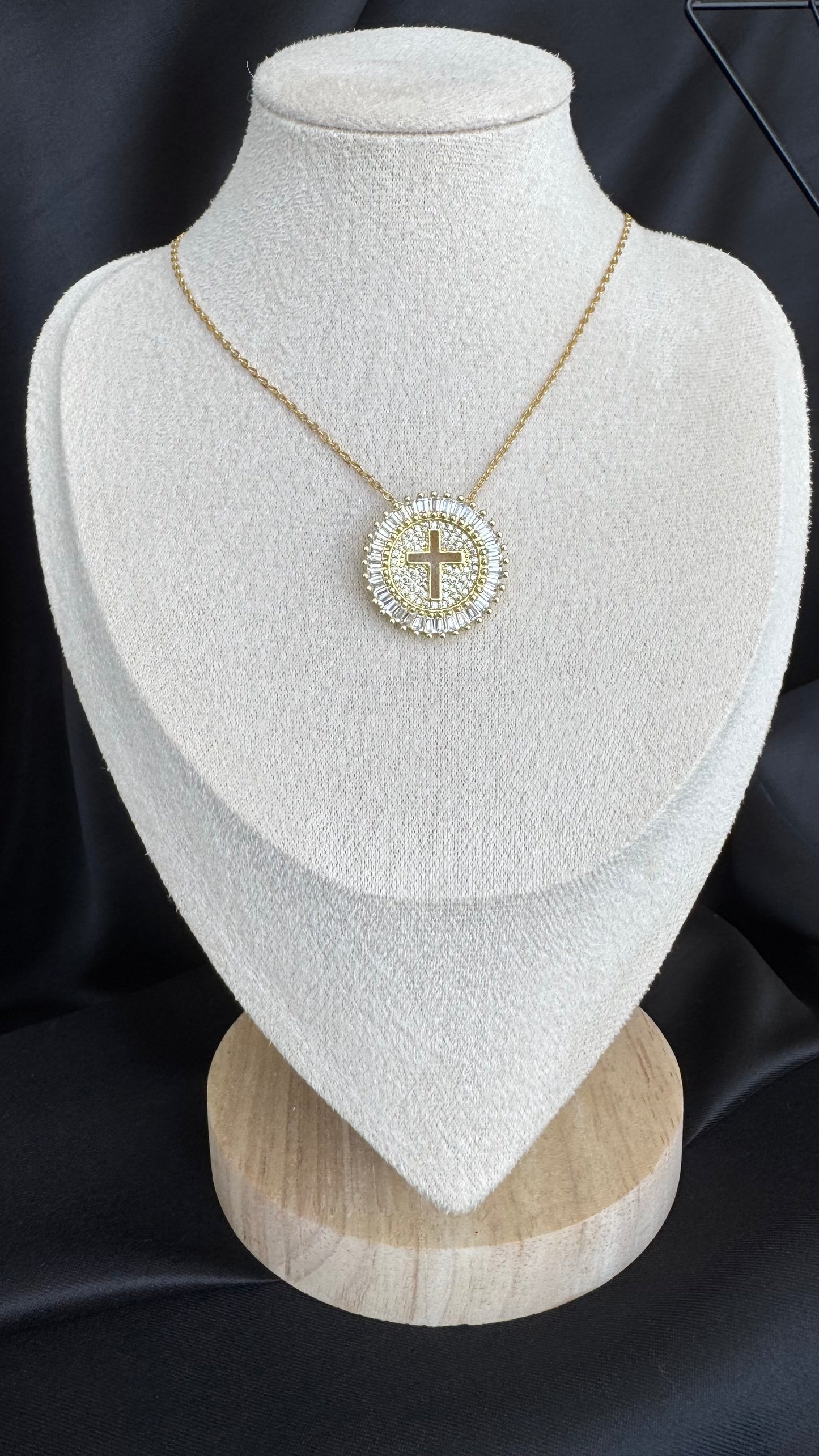 Colar Cruz Cravejado