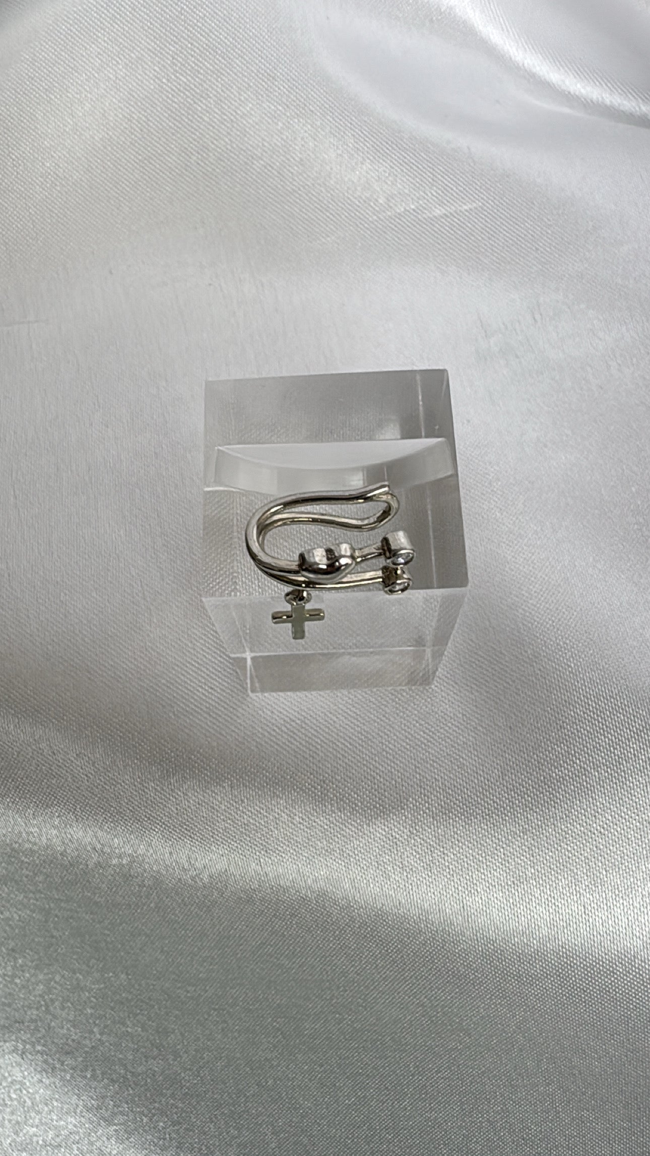 Piercing de encaixe com Cruz Prata