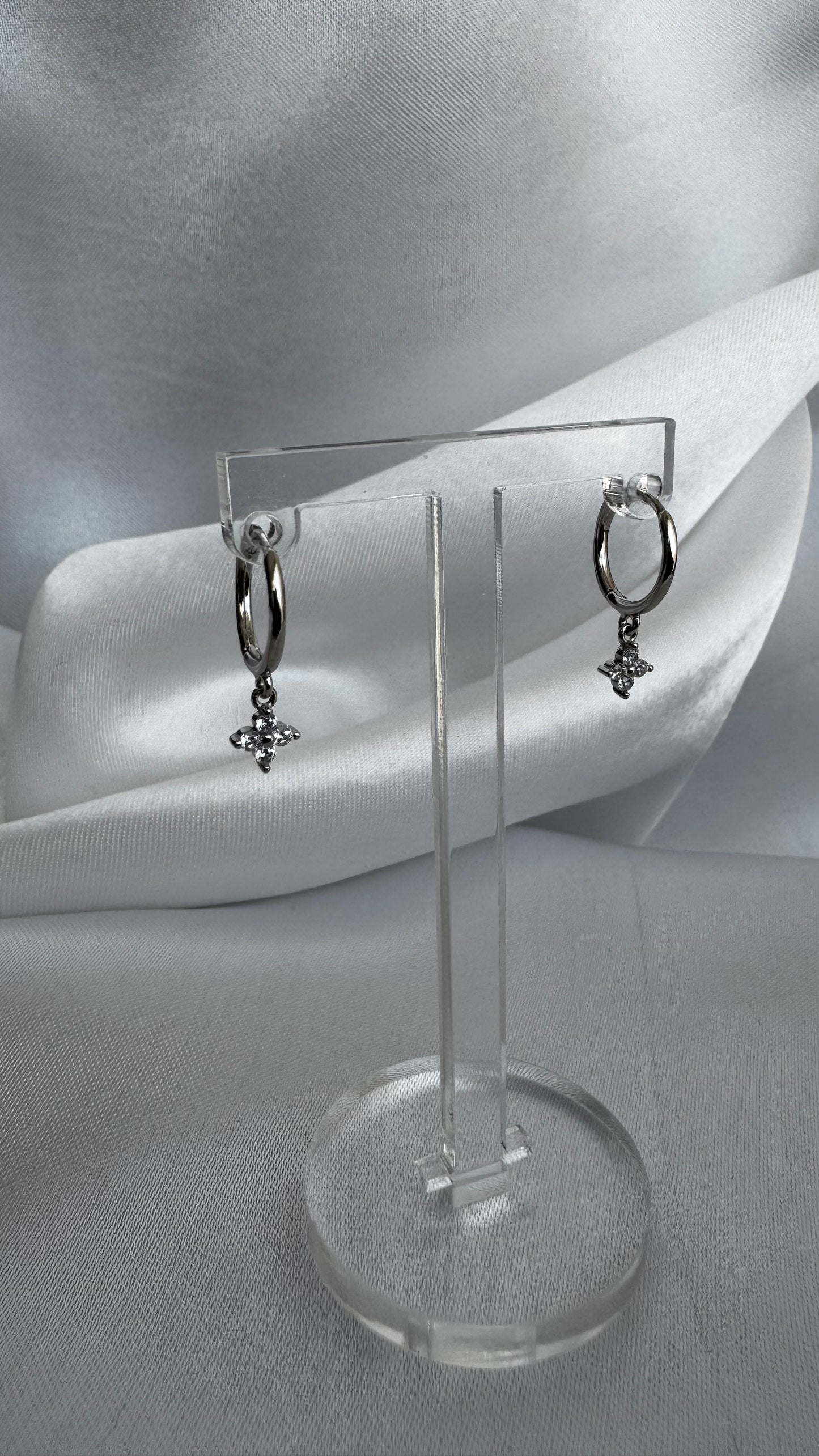 Brinco Argola com Flor com Zircônias Prata